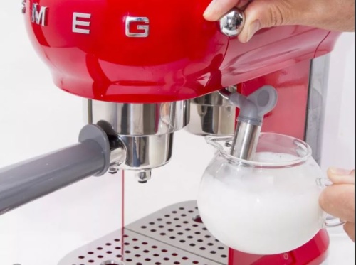 Кофемашина Smeg ECF01RDEU фото 10