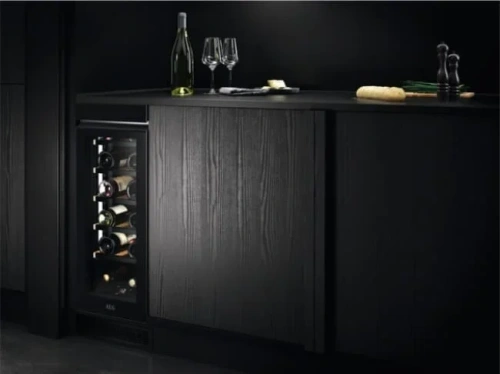 Встраиваемый винный шкаф AEG AWUS018B7B фото 3