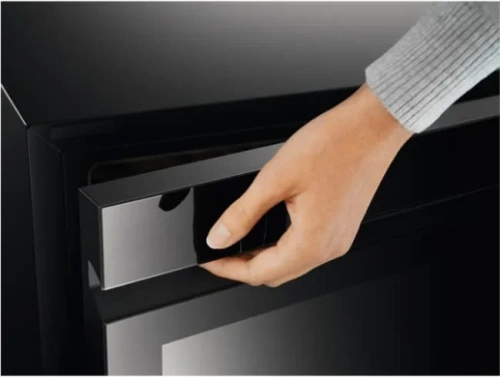 Встраиваемый винный шкаф AEG AWUS018B7B фото 4