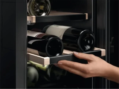 Встраиваемый винный шкаф AEG AWUS018B7B фото 6