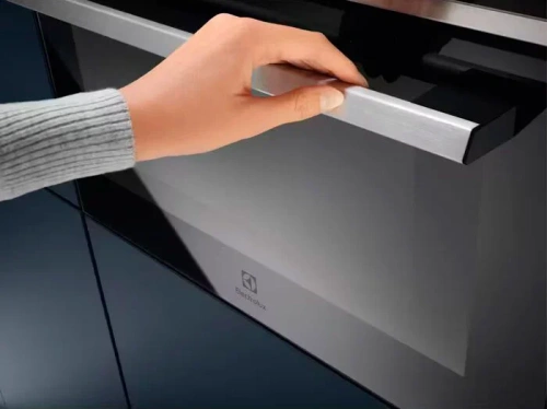 Встраиваемая микроволновая печь Electrolux EVM 6E46X фото 5